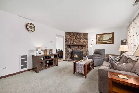 Living - 437 Wright Ct, Bolingbrook, IL 60440 photo 2 of 3