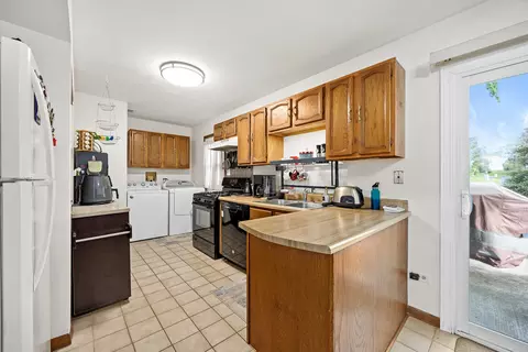 Kitchen - 437 Wright Ct, Bolingbrook, IL 60440 photo 1 of 3