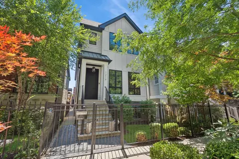 1219 W Roscoe St, Chicago, IL 60657