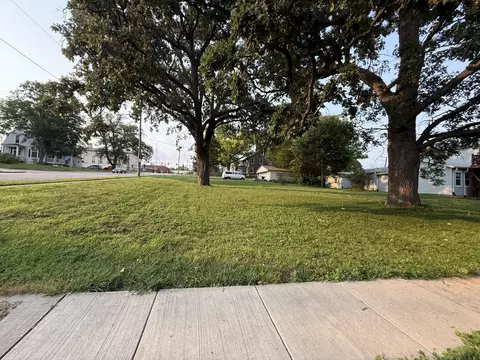 1429 Bluff St, Peru, IL 61354 photo 2