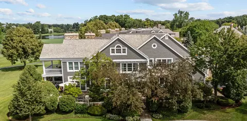 100 Clubhouse Dr, North Barrington, IL 60010