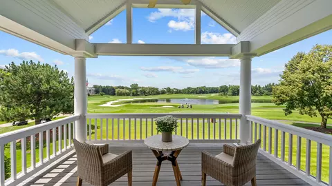 100 Clubhouse Dr, North Barrington, IL 60010