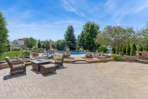 Exterior - 1574 Old Forge Rd, Bartlett, IL 60103 photo 5 of 8