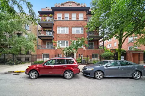 833 W Belle Plaine Ave #3, Chicago, IL 60613