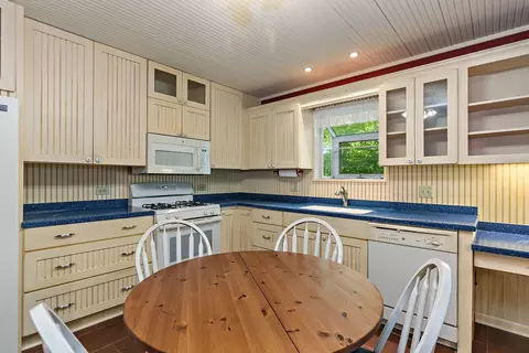 Kitchen - 2 Summit Ave, East Dundee, IL 60118 photo 4 of 5