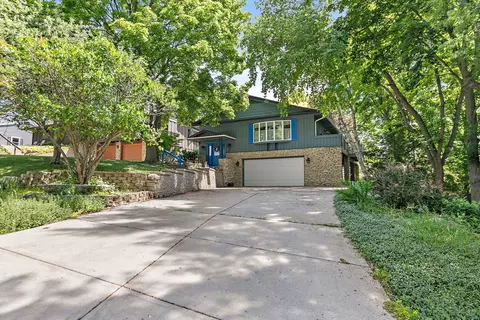 Exterior - 2 Summit Ave, East Dundee, IL 60118 photo 2 of 10