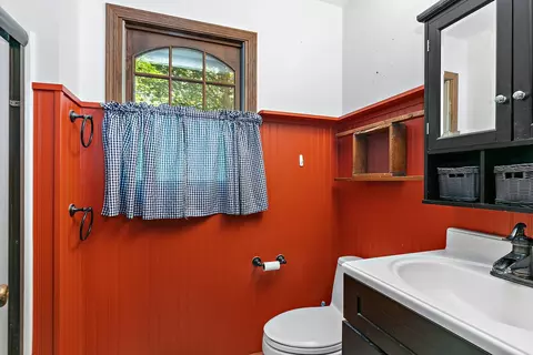 Bath - 2 Summit Ave, East Dundee, IL 60118 photo 1 of 3