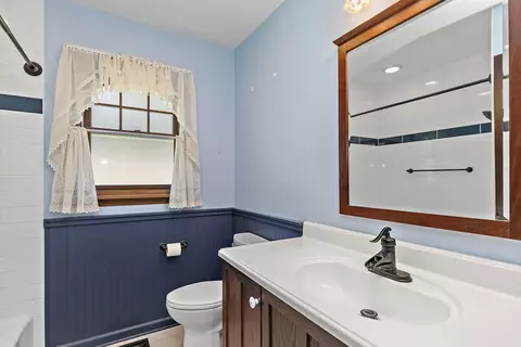 Bath - 2 Summit Ave, East Dundee, IL 60118 photo 2 of 3