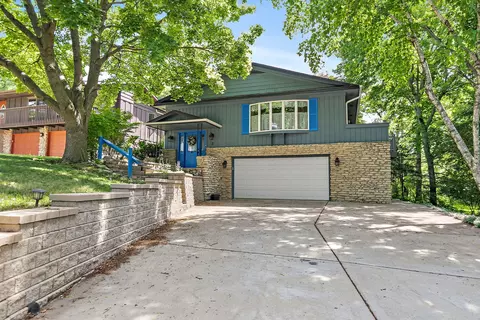 Exterior - 2 Summit Ave, East Dundee, IL 60118 photo 3 of 10