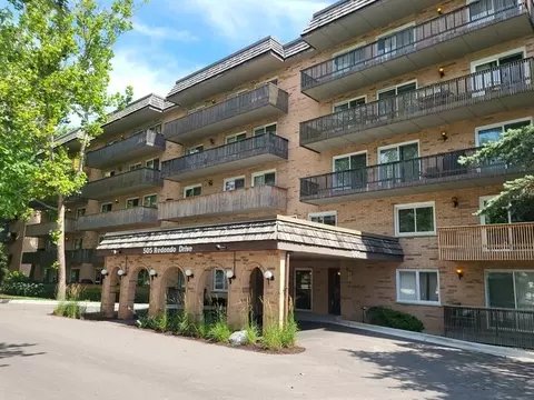 505 Redondo Dr #504, Downers Grove, IL 60516