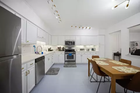 Kitchen - 750 Pearson St #302, Des Plaines, IL 60016 photo 3 of 5