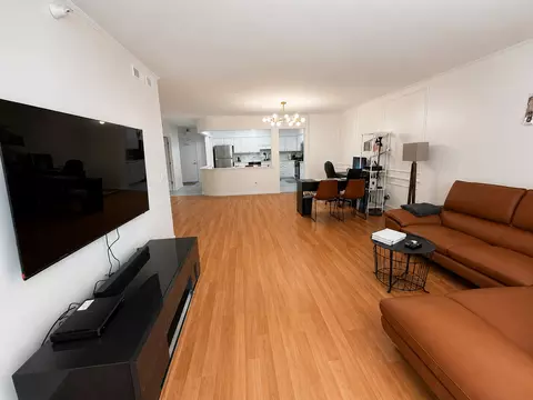 Living - 750 Pearson St #302, Des Plaines, IL 60016 photo 1 of 6