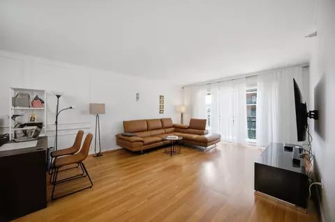 Living - 750 Pearson St #302, Des Plaines, IL 60016 photo 3 of 6