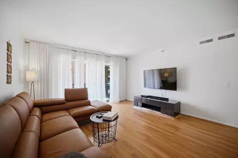 Living - 750 Pearson St #302, Des Plaines, IL 60016 photo 4 of 6