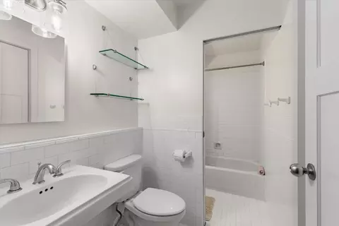 Bath - 40 E 9th St #1205, Chicago, IL 60605 photo 2 of 2