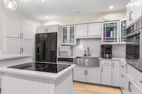 Kitchen - 40 E 9th St #1205, Chicago, IL 60605 photo 2 of 2