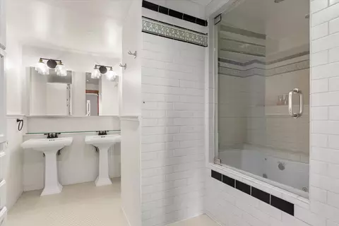 Bath - 40 E 9th St #1205, Chicago, IL 60605 photo 1 of 2