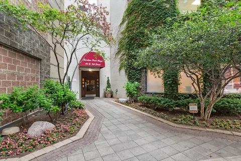 Exterior - 40 E 9th St #1205, Chicago, IL 60605 photo 2 of 2