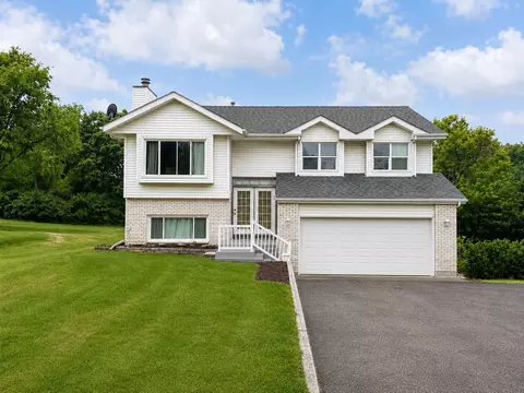 107 King Henry Rd, Poplar Grove, IL 61065