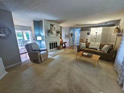 Living - 100 Cherry Dr, Mount Vernon, IL 62864 photo 2 of 4