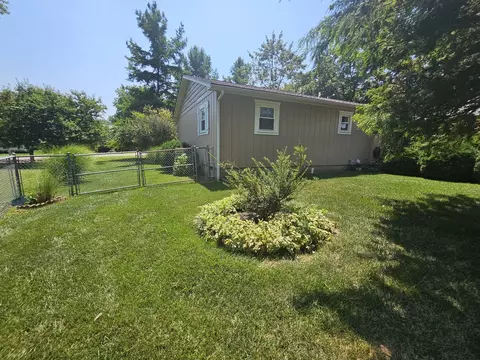 Exterior - 100 Cherry Dr, Mount Vernon, IL 62864 photo 14 of 21