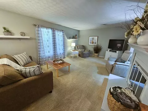 Living - 100 Cherry Dr, Mount Vernon, IL 62864 photo 1 of 4