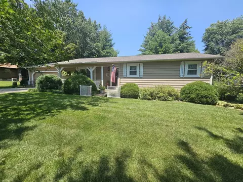 Exterior - 100 Cherry Dr, Mount Vernon, IL 62864 photo 2 of 21