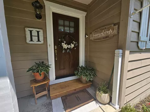 Exterior - 100 Cherry Dr, Mount Vernon, IL 62864 photo 11 of 21
