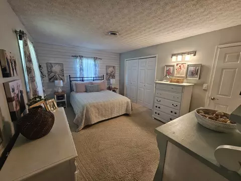Bedroom - 100 Cherry Dr, Mount Vernon, IL 62864 photo 6 of 7