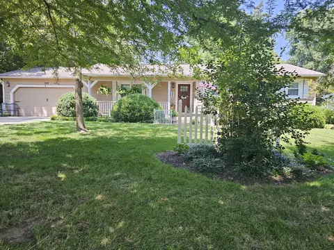 Exterior - 100 Cherry Dr, Mount Vernon, IL 62864 photo 9 of 21