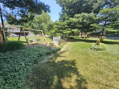Exterior - 100 Cherry Dr, Mount Vernon, IL 62864 photo 16 of 21
