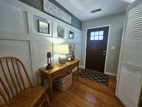 Entry Way - 100 Cherry Dr, Mount Vernon, IL 62864 photo 1 of 3