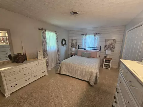 Bedroom - 100 Cherry Dr, Mount Vernon, IL 62864 photo 5 of 7