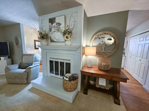 Living - 100 Cherry Dr, Mount Vernon, IL 62864 photo 3 of 4
