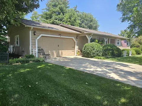 Exterior - 100 Cherry Dr, Mount Vernon, IL 62864 photo 4 of 21