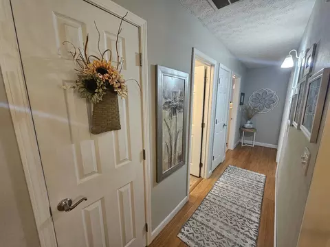Entry Way - 100 Cherry Dr, Mount Vernon, IL 62864 photo 3 of 3