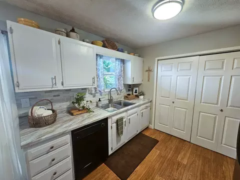 Kitchen - 100 Cherry Dr, Mount Vernon, IL 62864 photo 2 of 3