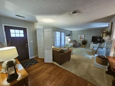 Entry Way - 100 Cherry Dr, Mount Vernon, IL 62864 photo 2 of 3