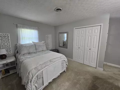 Bedroom - 100 Cherry Dr, Mount Vernon, IL 62864 photo 4 of 7
