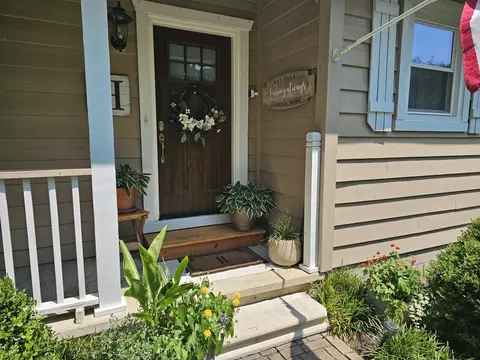 Exterior - 100 Cherry Dr, Mount Vernon, IL 62864 photo 7 of 21