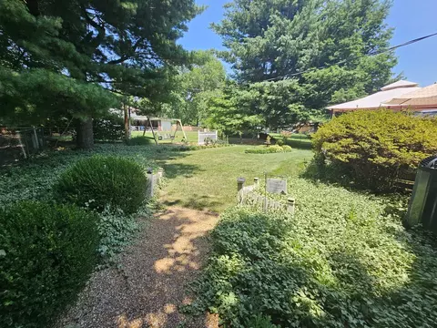 Exterior - 100 Cherry Dr, Mount Vernon, IL 62864 photo 5 of 21