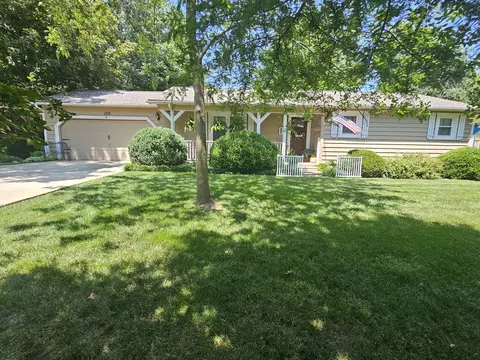 Exterior - 100 Cherry Dr, Mount Vernon, IL 62864 photo 12 of 21