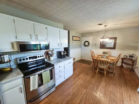 Kitchen - 100 Cherry Dr, Mount Vernon, IL 62864 photo 1 of 3