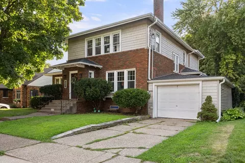 332 Forest Rd, Davenport, IA 52803