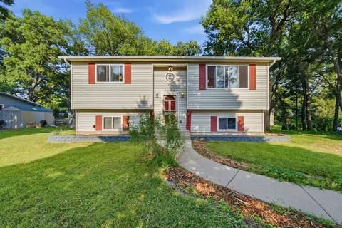 3006 E Hickory Dr, Wonder Lake, IL 60097