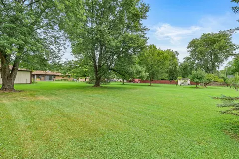 Exterior - 1025 Bode Rd, Elgin, IL 60120 photo 7 of 9
