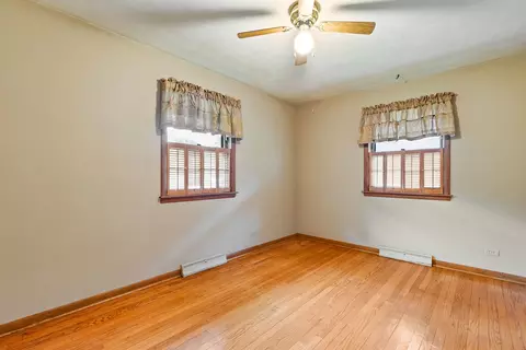 Bedroom - 1025 Bode Rd, Elgin, IL 60120 photo 4 of 6