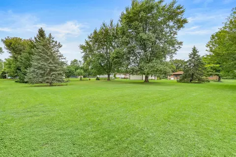 Exterior - 1025 Bode Rd, Elgin, IL 60120 photo 8 of 9