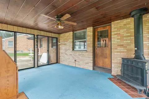 Exterior - 1025 Bode Rd, Elgin, IL 60120 photo 2 of 9