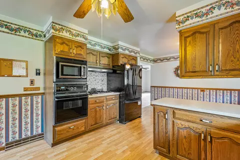 Kitchen - 1025 Bode Rd, Elgin, IL 60120 photo 5 of 5